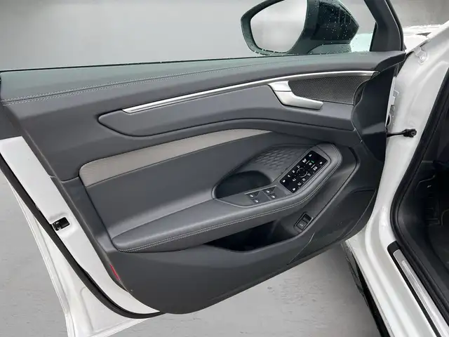 Audi A6 view 7