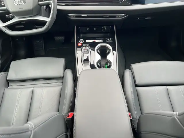 Audi A6 view 10