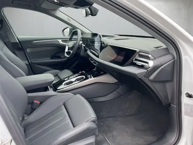 Audi A6 view 14