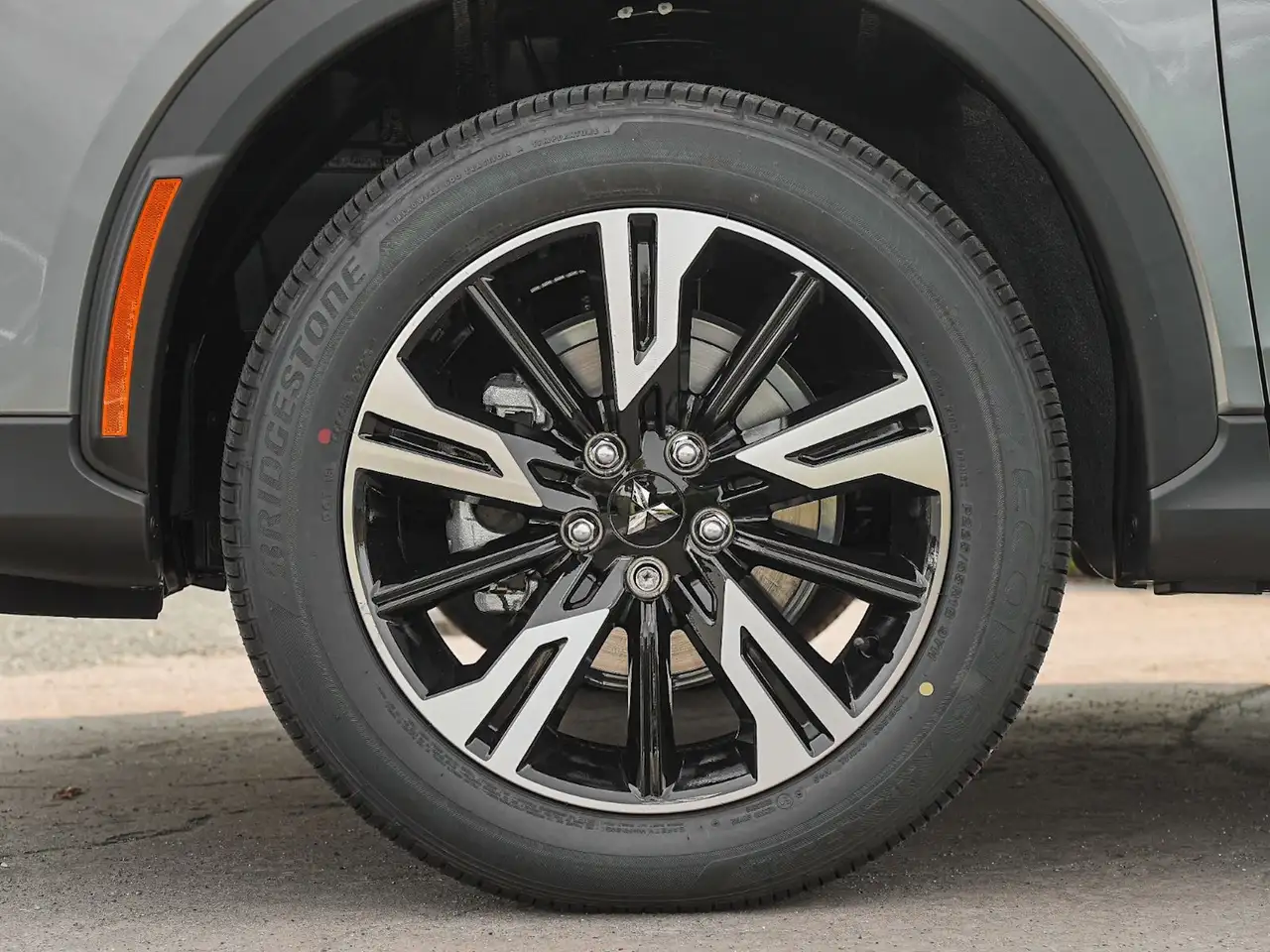 Mitsubishi Eclipse Cross снимка Mitsubishi Eclipse Cross