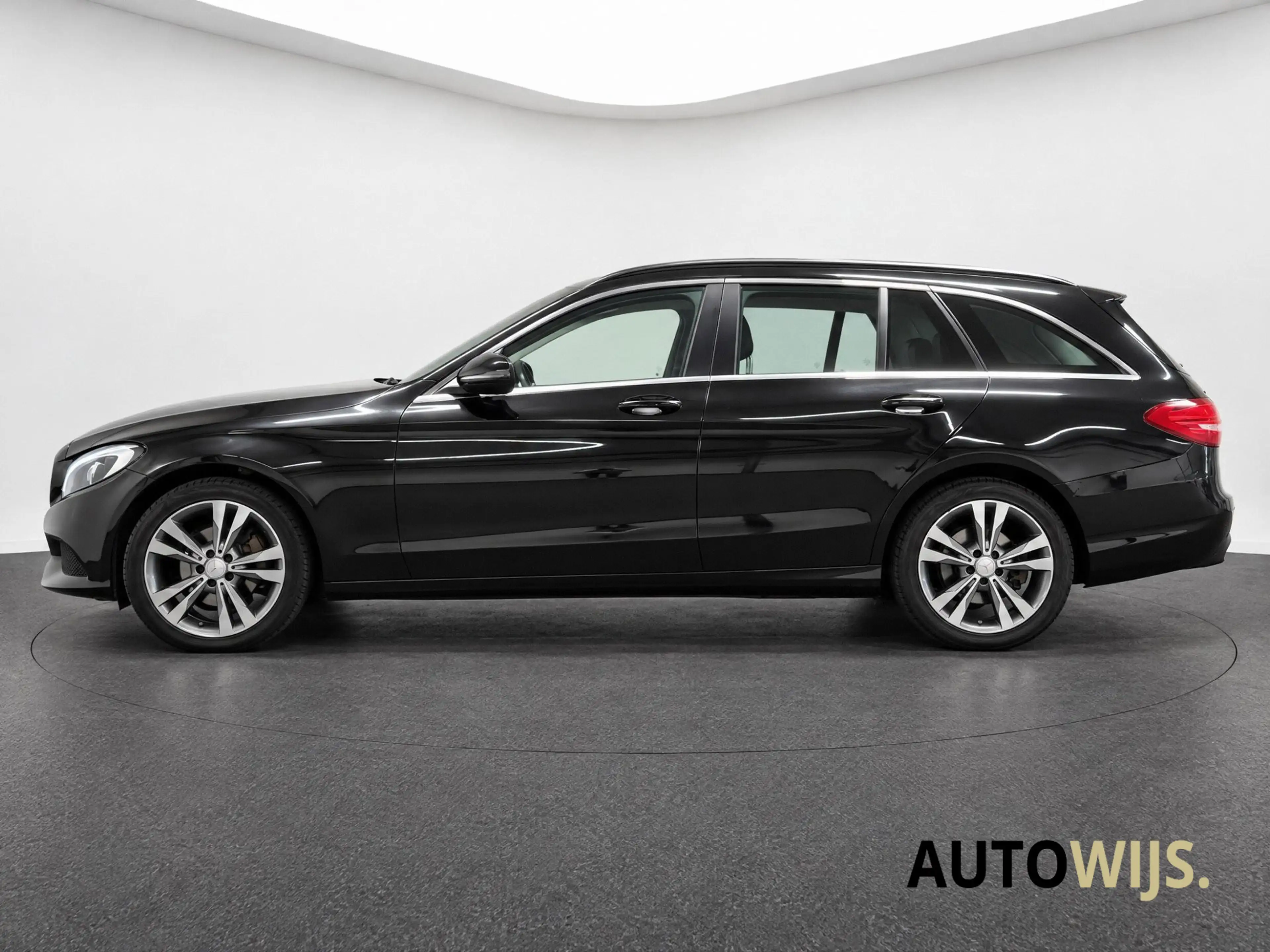 Mercedes-Benz C 200 Estate Premium Plus|LED|LEDER|TREKHAAK|AUT|NAVI|GO — photo 4
