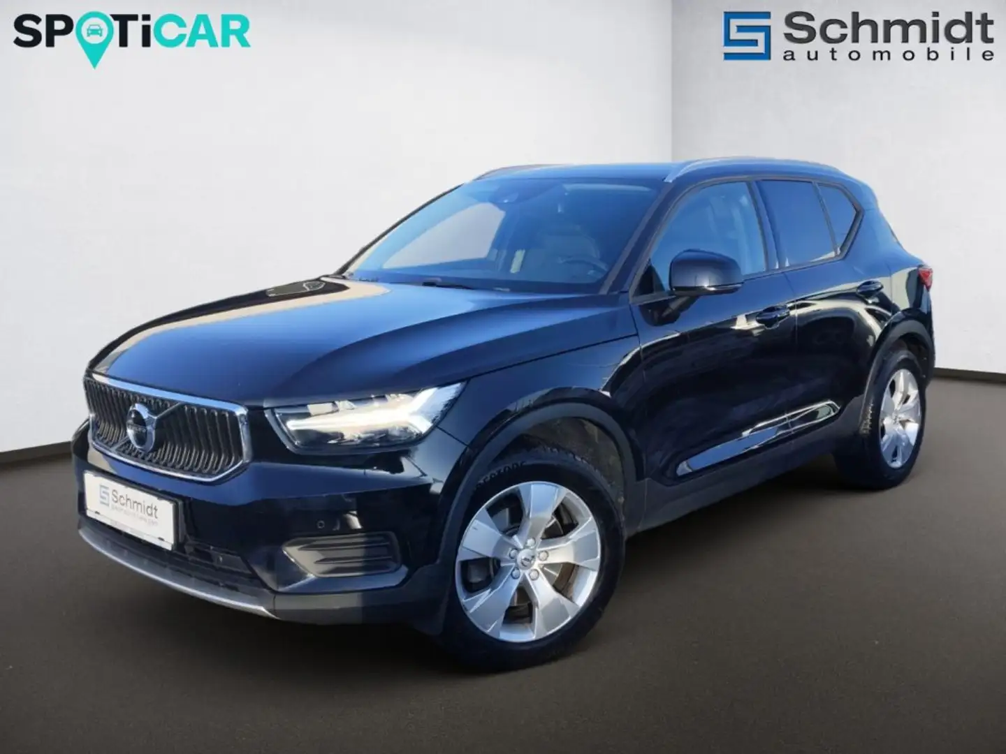 Volvo XC40 D4 Momentum AWD Geartronic Schwarz - 2