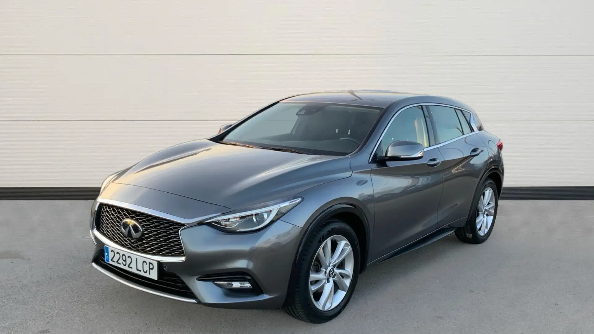 Infiniti Q30 1.6tc Premium 7DCT 156 - 2