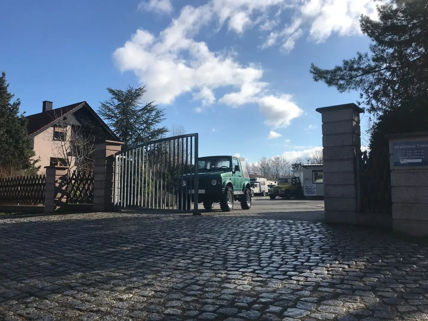 Suzuki SJ Samurai 80 mit Schraubenfedern Vert - 1