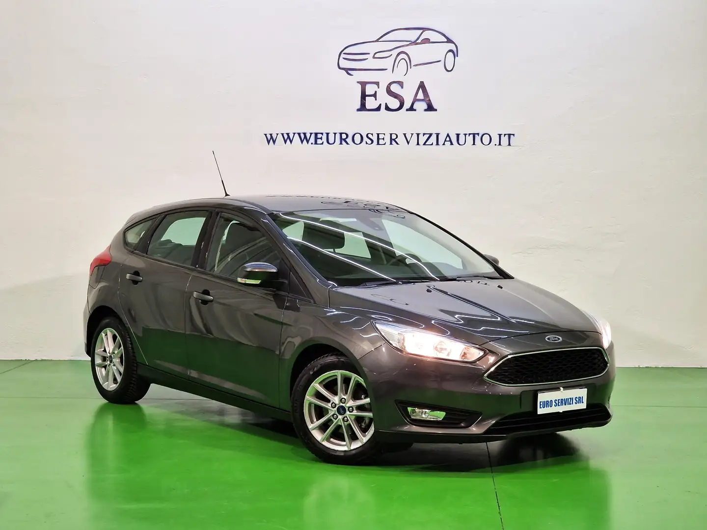 Ford Focus Focus IV 5p 1.5 tdci Business s Grau - 1