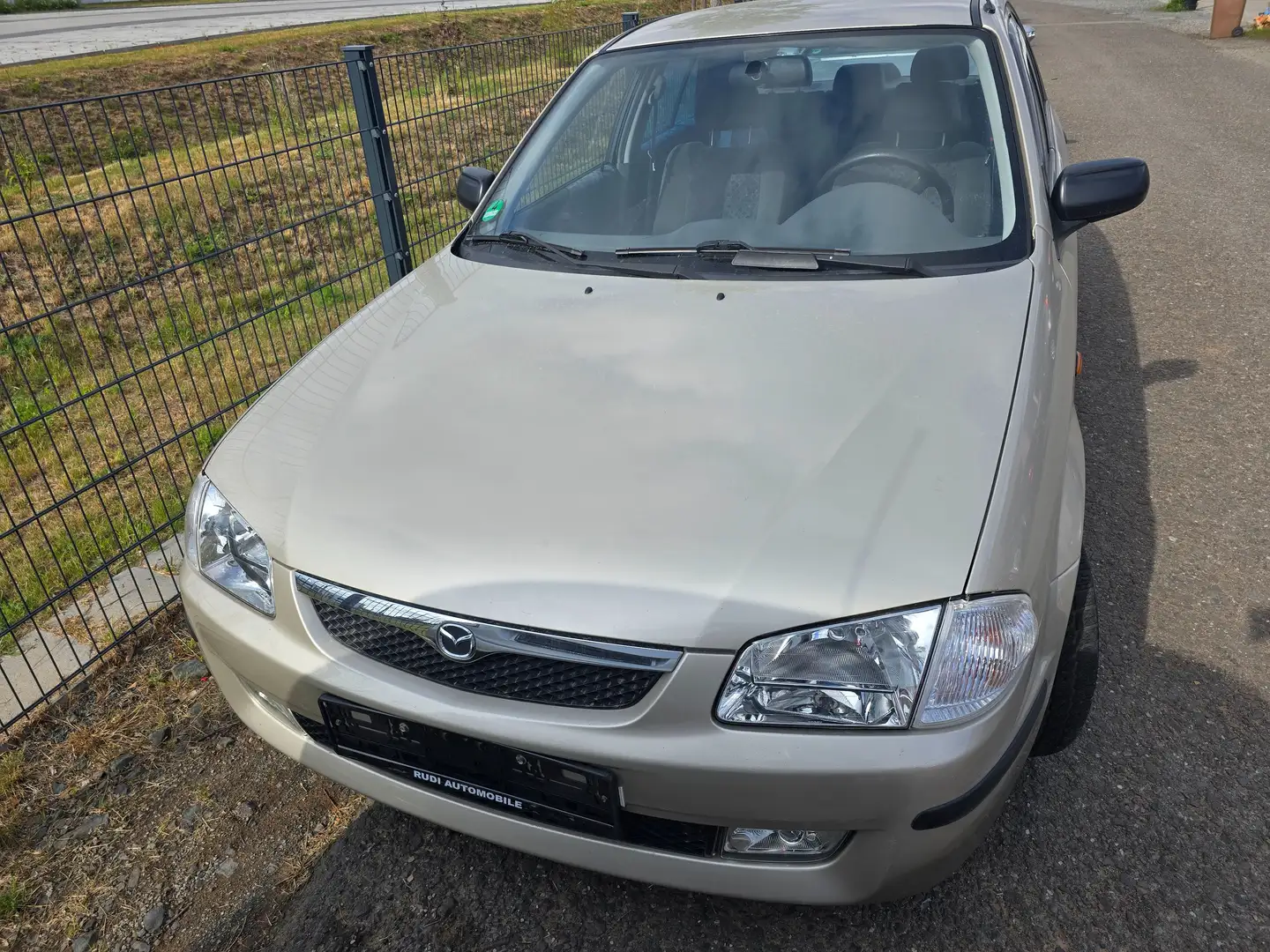 Mazda 323 1.4 S Comfort Grau - 2
