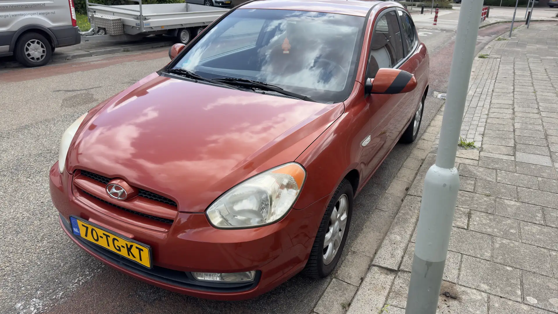 Hyundai ACCENT 1.4i First Edition Rood - 1