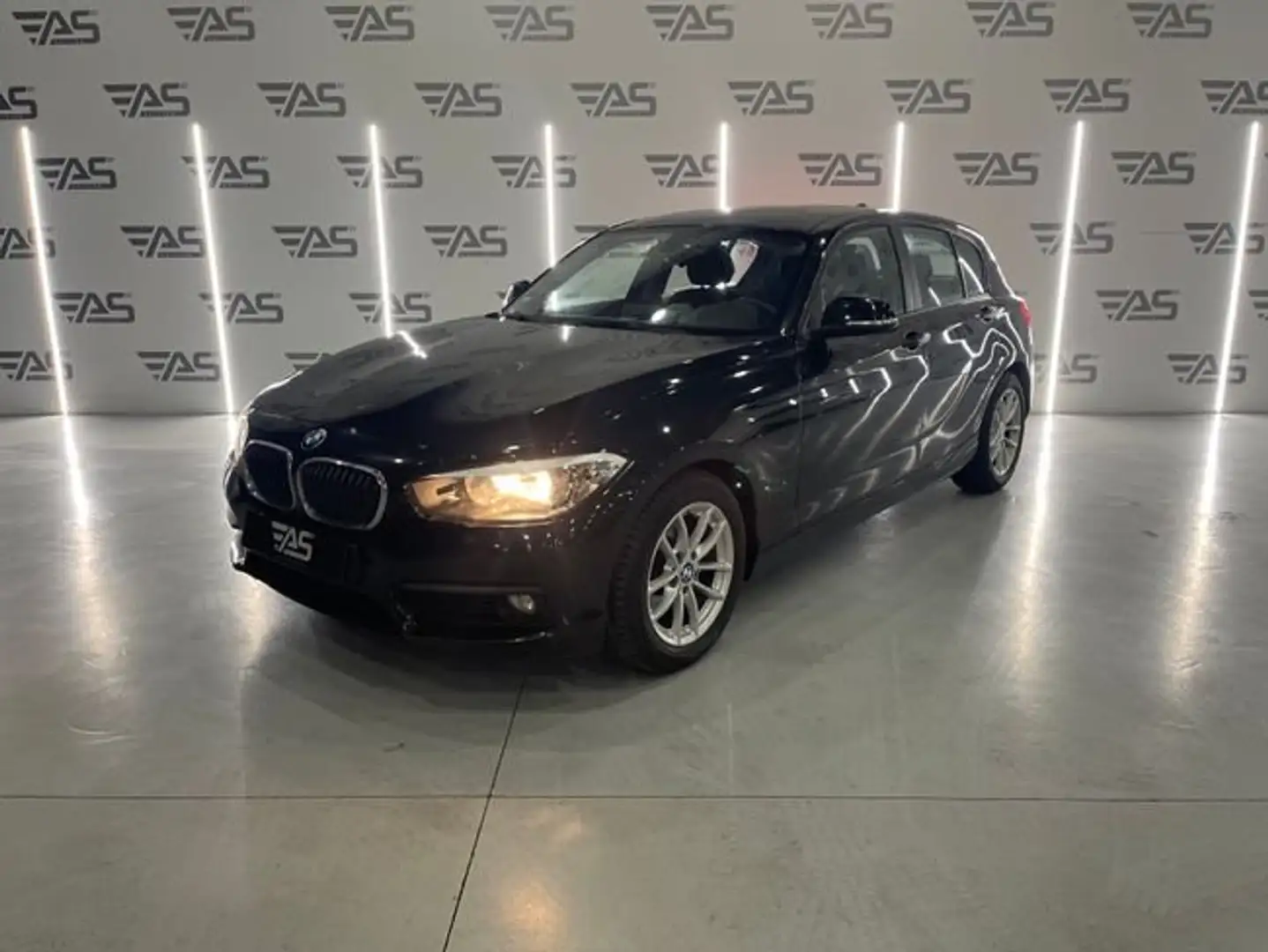 BMW 116 116d Schwarz - 1