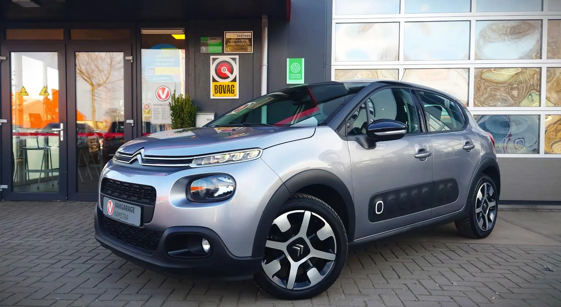 Citroen C3 1.2 PureTech S&S Shine NAP Clima/Cruise/Navi/PDC Gris - 2