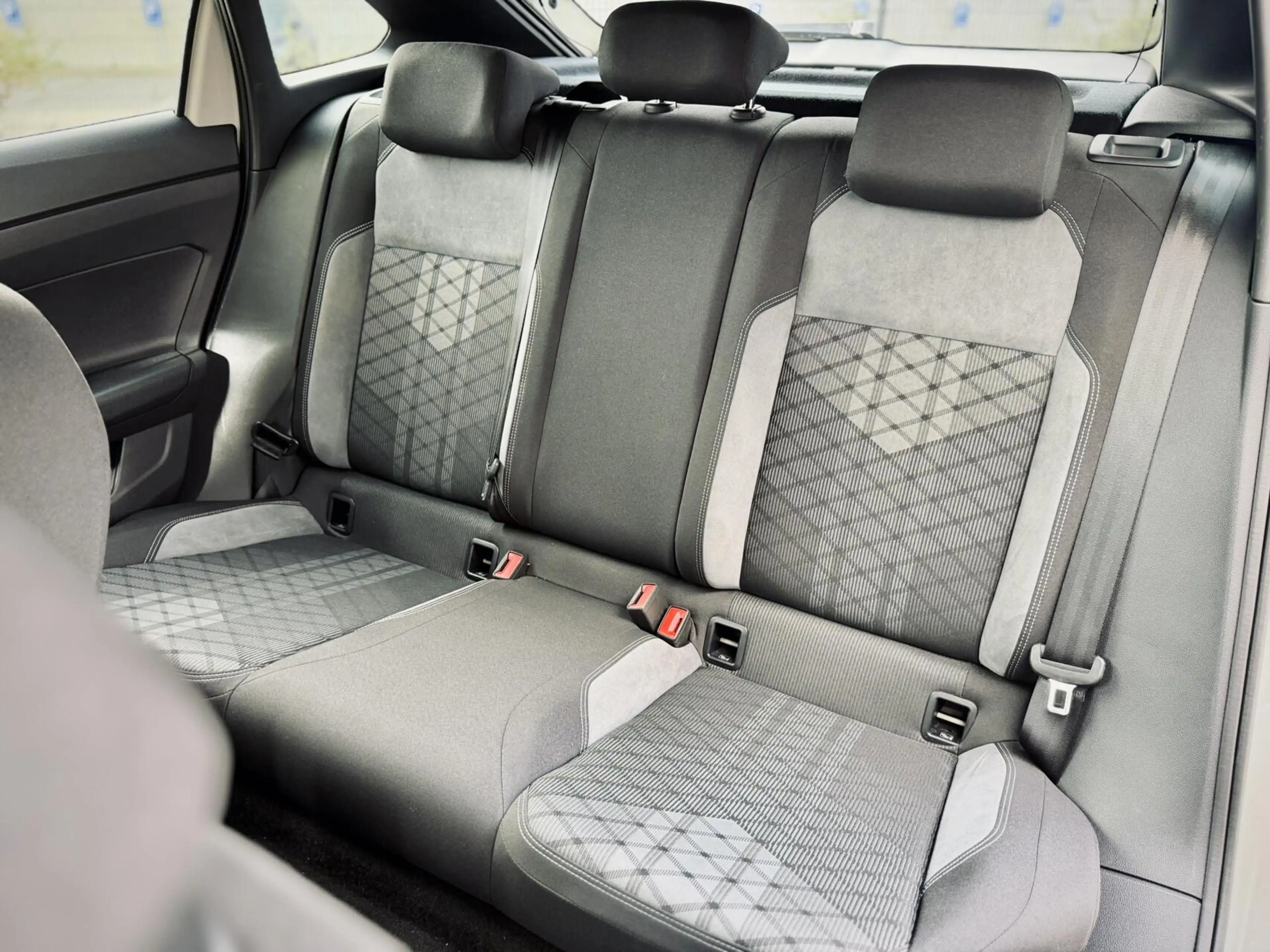 Volkswagen Taigo 1.0 TSI R-Line Blackstyle|IQ|Beats|Camera| — photo 9