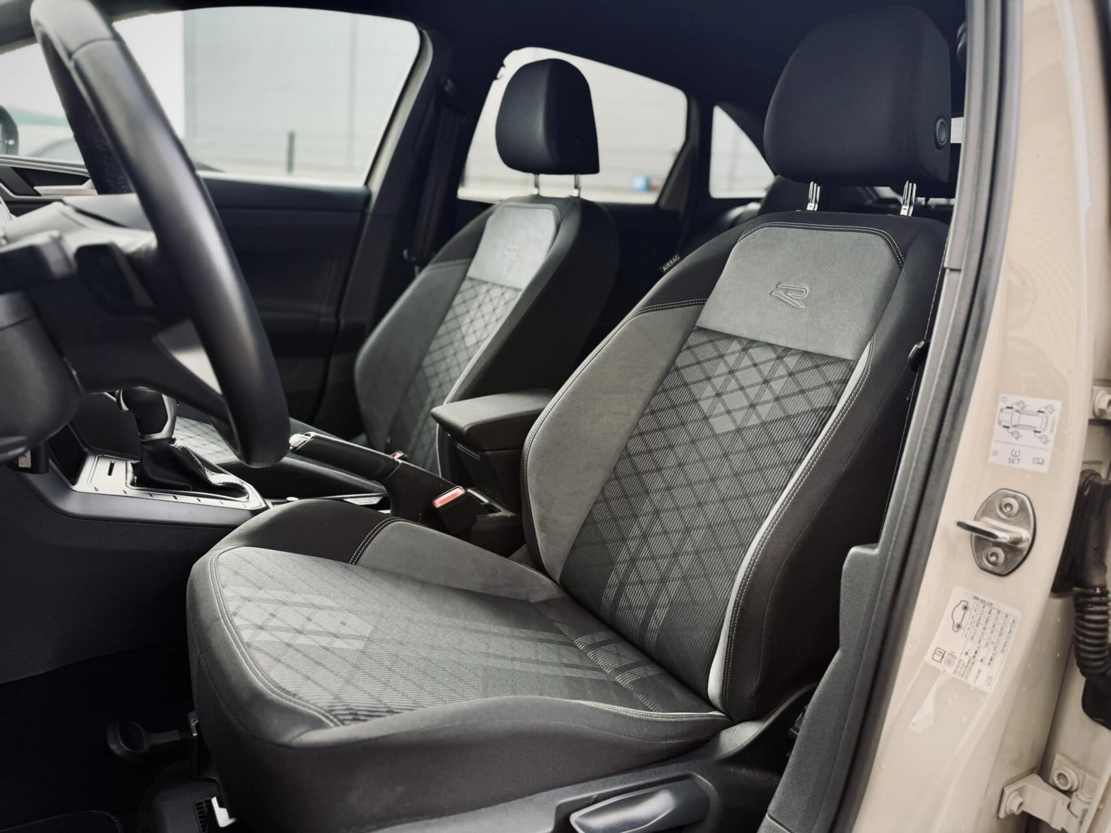 Volkswagen Taigo 1.0 TSI R-Line Blackstyle|IQ|Beats|Camera| — photo 8