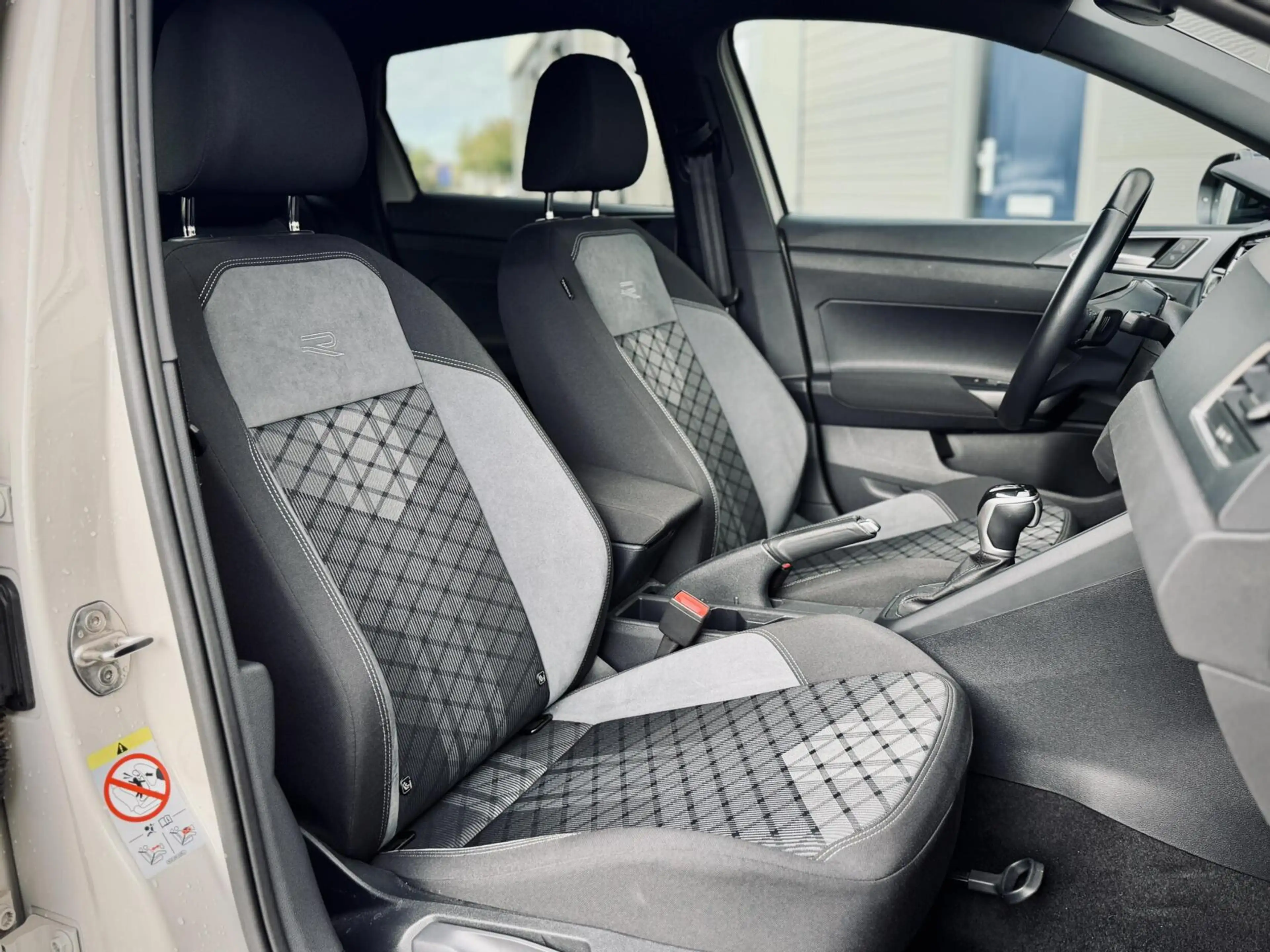 Volkswagen Taigo 1.0 TSI R-Line Blackstyle|IQ|Beats|Camera| — photo 12
