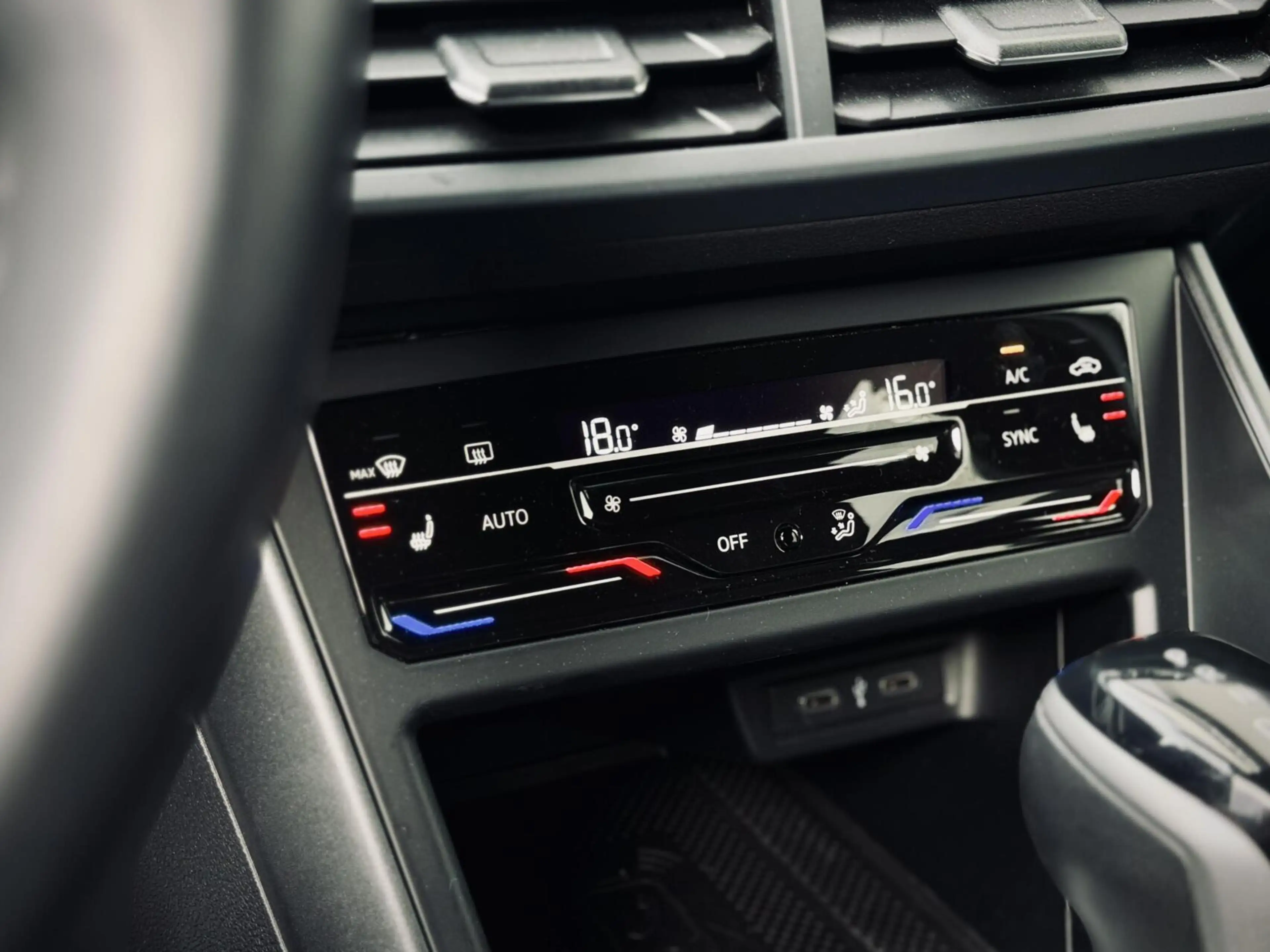 Volkswagen Taigo 1.0 TSI R-Line Blackstyle|IQ|Beats|Camera| — photo 14
