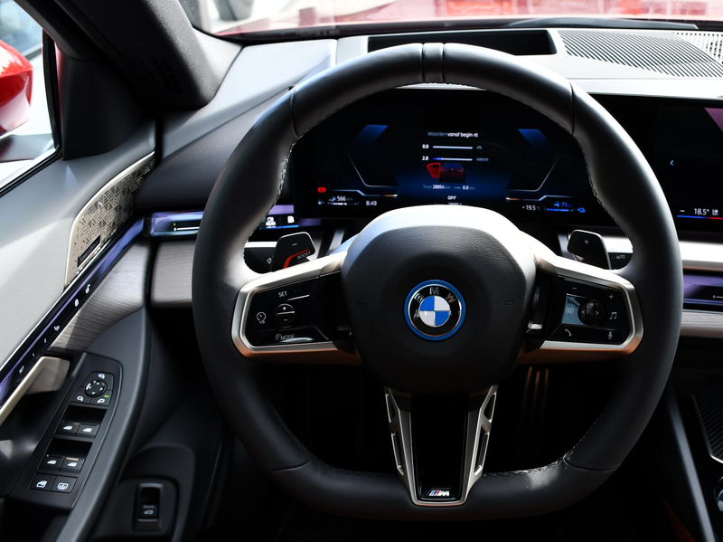BMW 550 5-serie 550e xDrive — photo 22