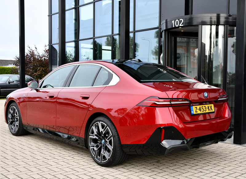 BMW 550 5-serie 550e xDrive — photo 10