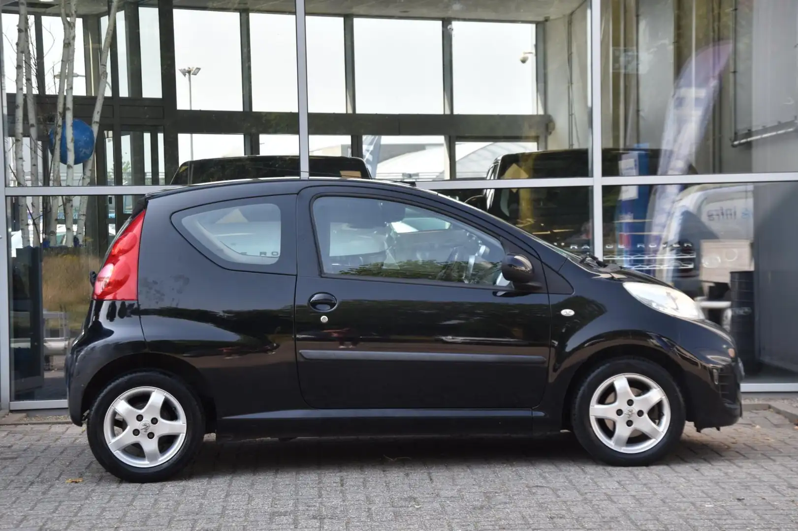 Peugeot 107 1.0-12V XR Airco Elek. Ramen Stuurbekrachtiging AP Noir - 2