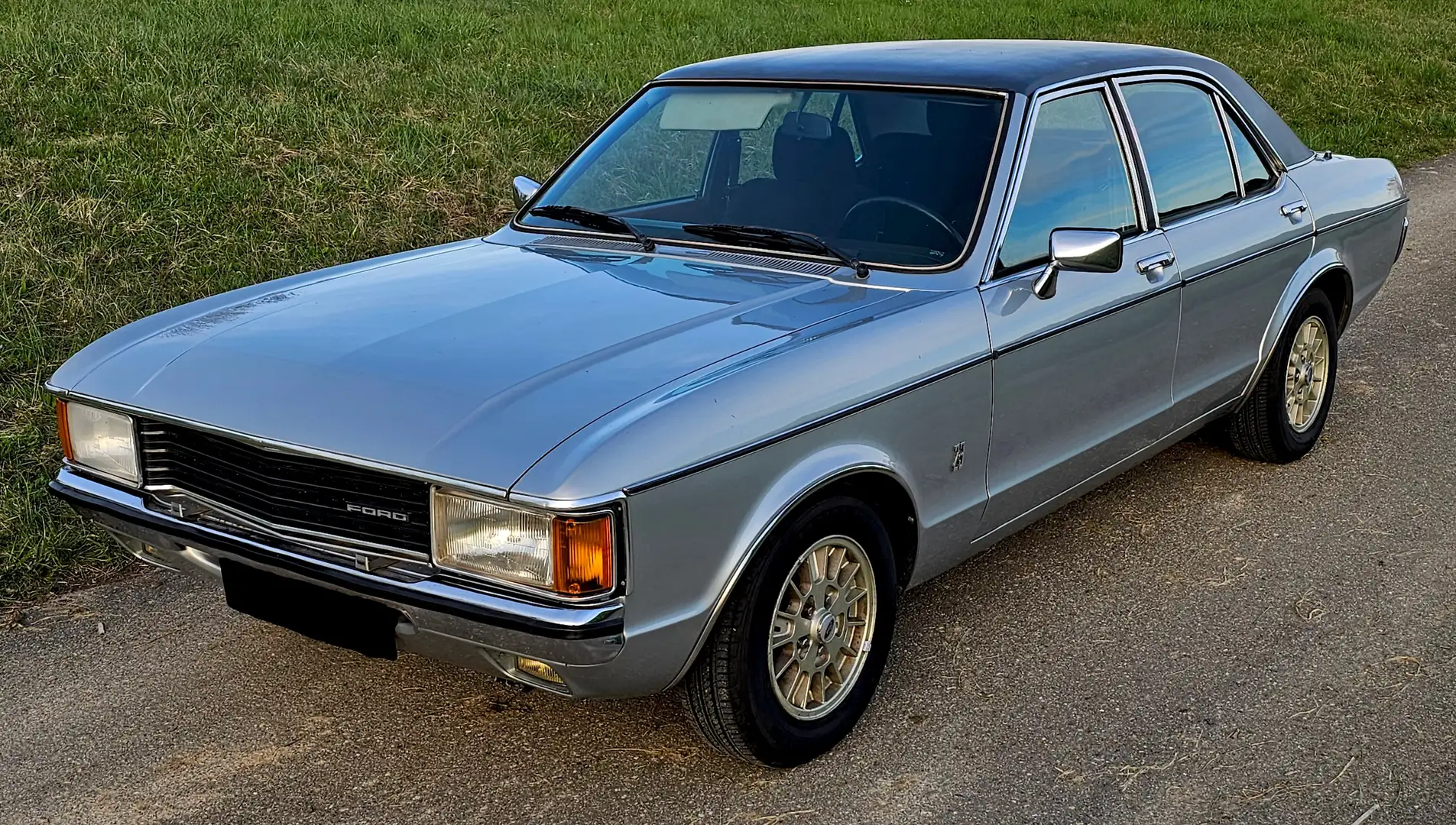 Ford Granada OLDTIMERZULASSUNG Stříbrná - 1