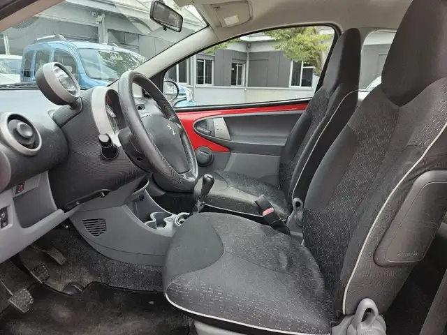 Peugeot 107 view 6