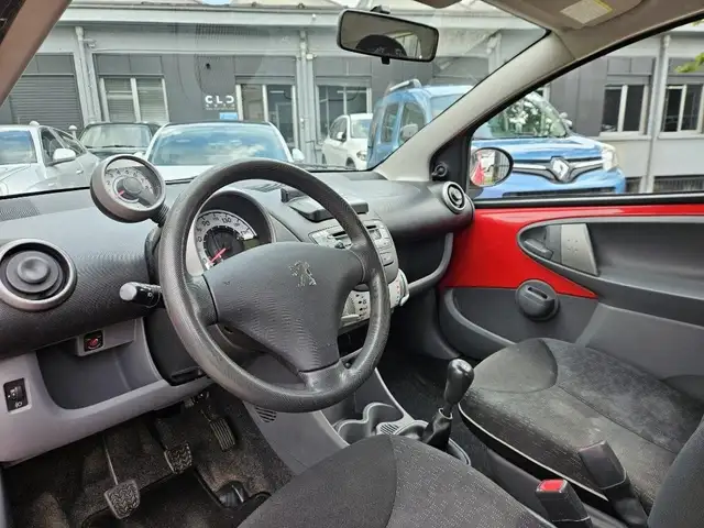 Peugeot 107 view 5
