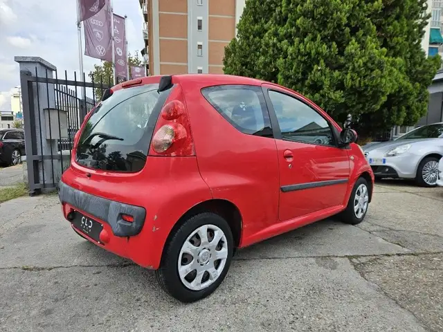 Peugeot 107 view 3