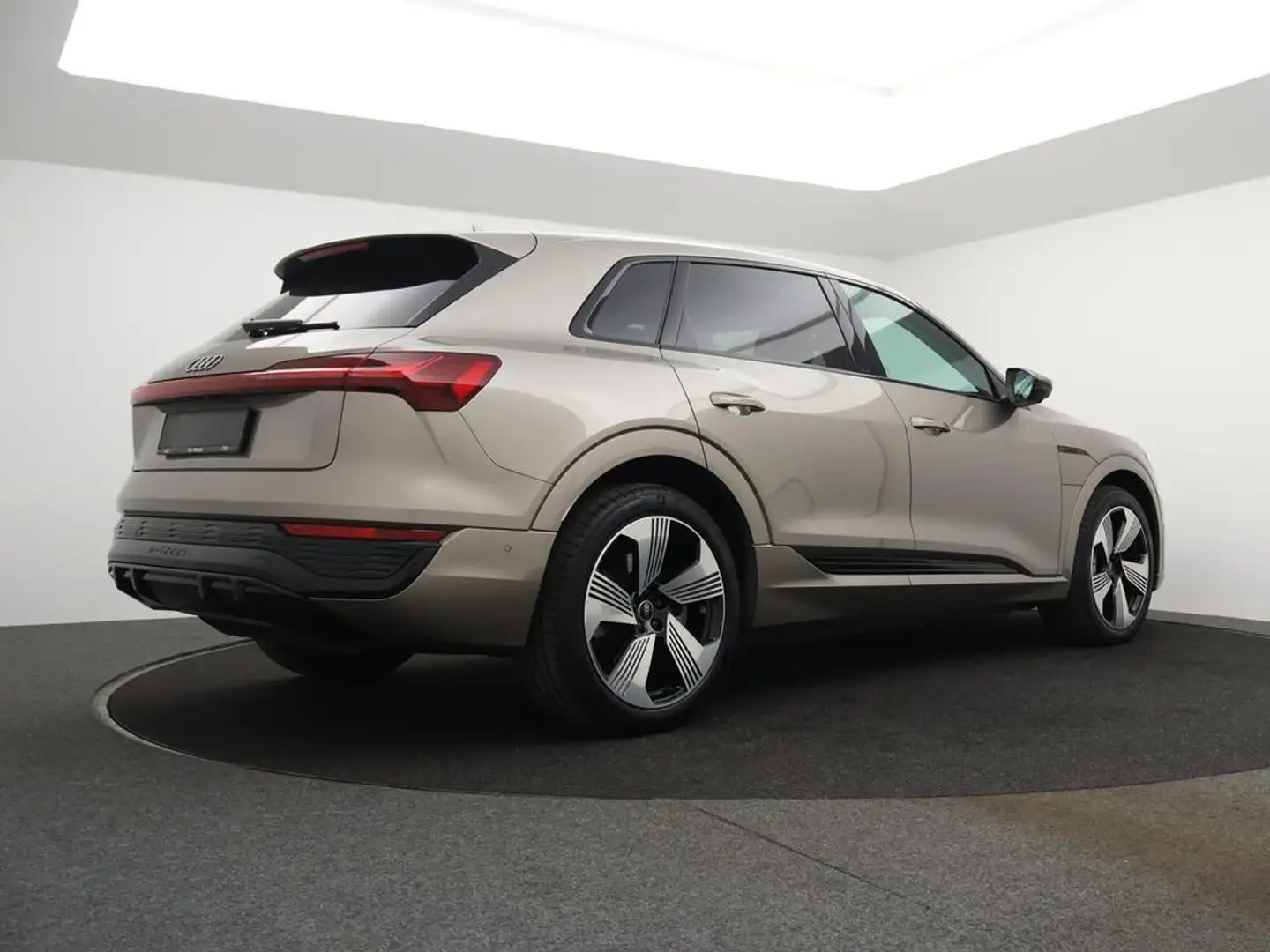 Audi Q8 e-tron Audi Q8 S-line 50 e-tron quattro 340PK *LEDER*NAVI Bej - 2