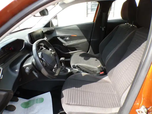 Peugeot 2008 view 9