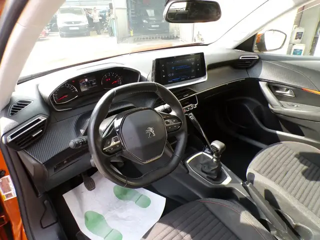 Peugeot 2008 view 10