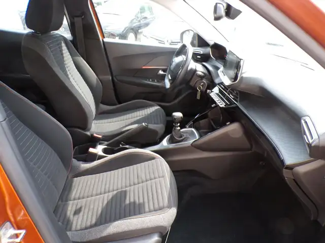 Peugeot 2008 view 8