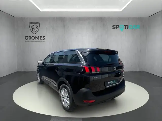 Peugeot 5008 view 5