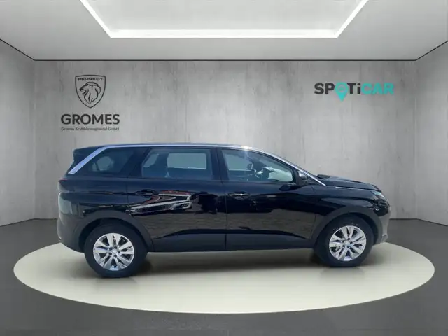 Peugeot 5008 view 2