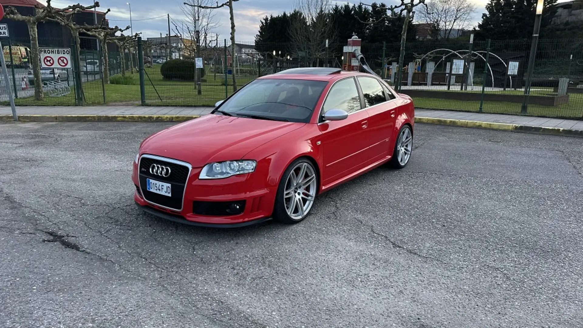 Audi RS4 4.2 V8 FSI quattro Червоний - 1