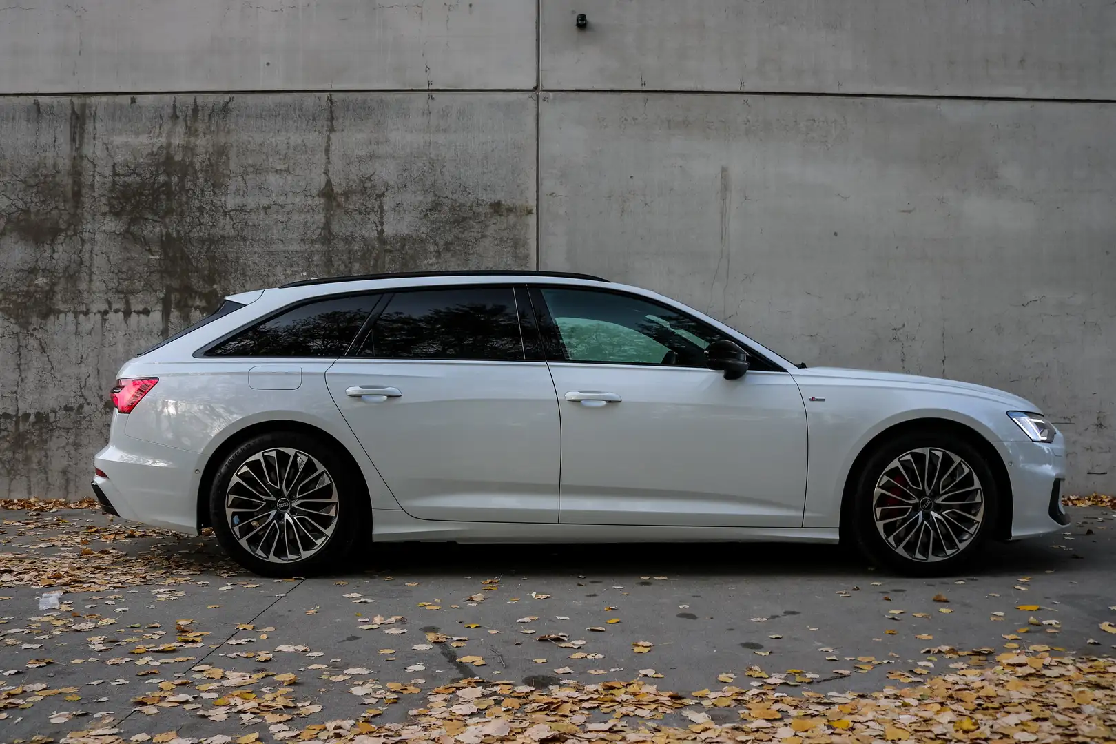 Audi A6 Avant 55 TFSIe S-Line Competition MODEL'24 TOWBAR Wit - 2