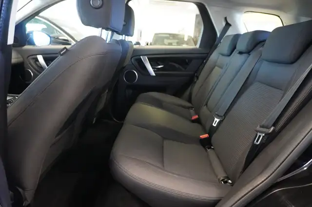 Land Rover Discovery Sport view 9