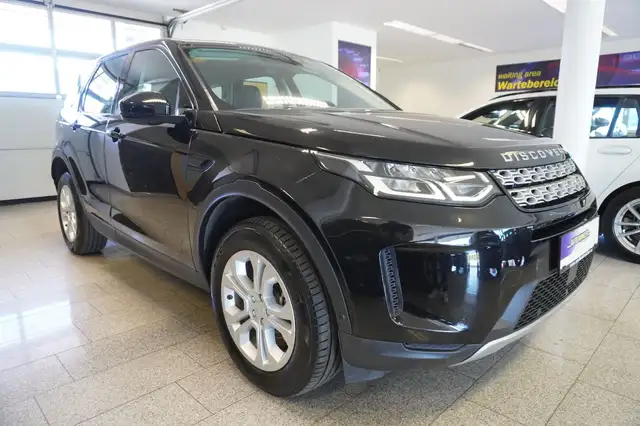 Land Rover Discovery Sport view 3