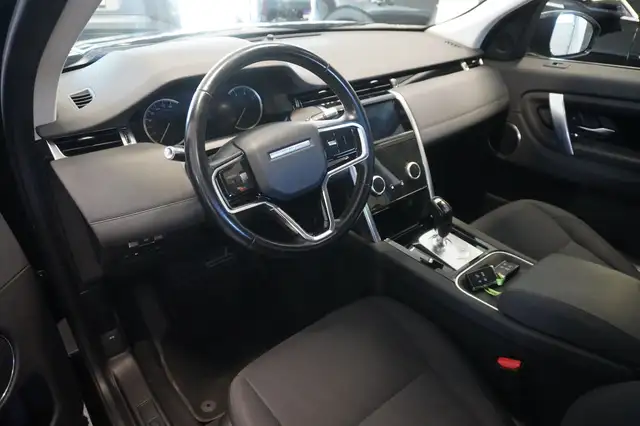 Land Rover Discovery Sport view 7