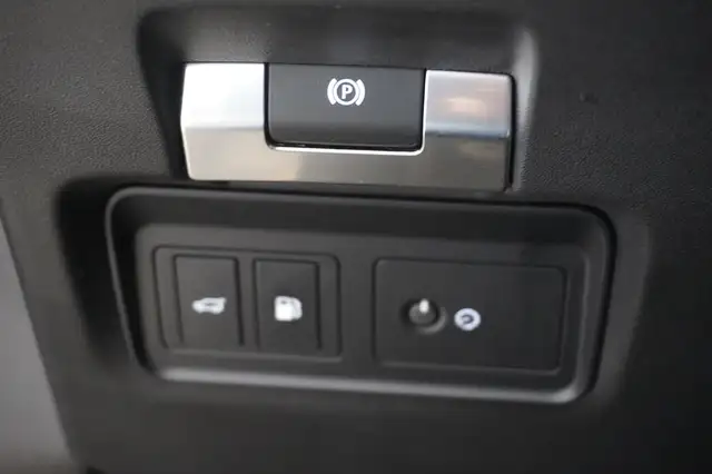 Land Rover Discovery Sport view 14