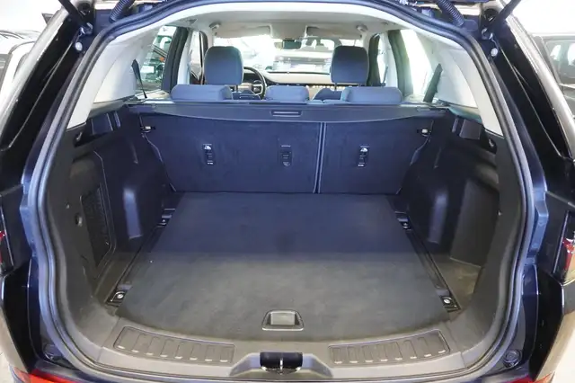 Land Rover Discovery Sport view 10