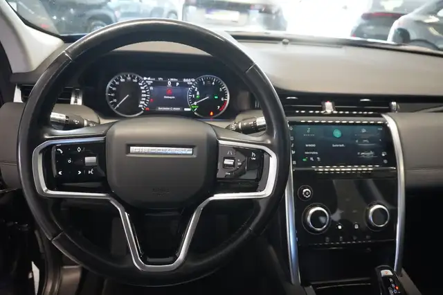 Land Rover Discovery Sport view 11