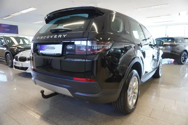 Land Rover Discovery Sport view 5