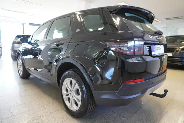 Land Rover Discovery Sport view 4