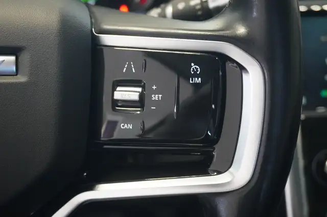 Land Rover Discovery Sport view 13