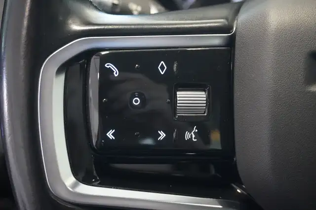 Land Rover Discovery Sport view 12