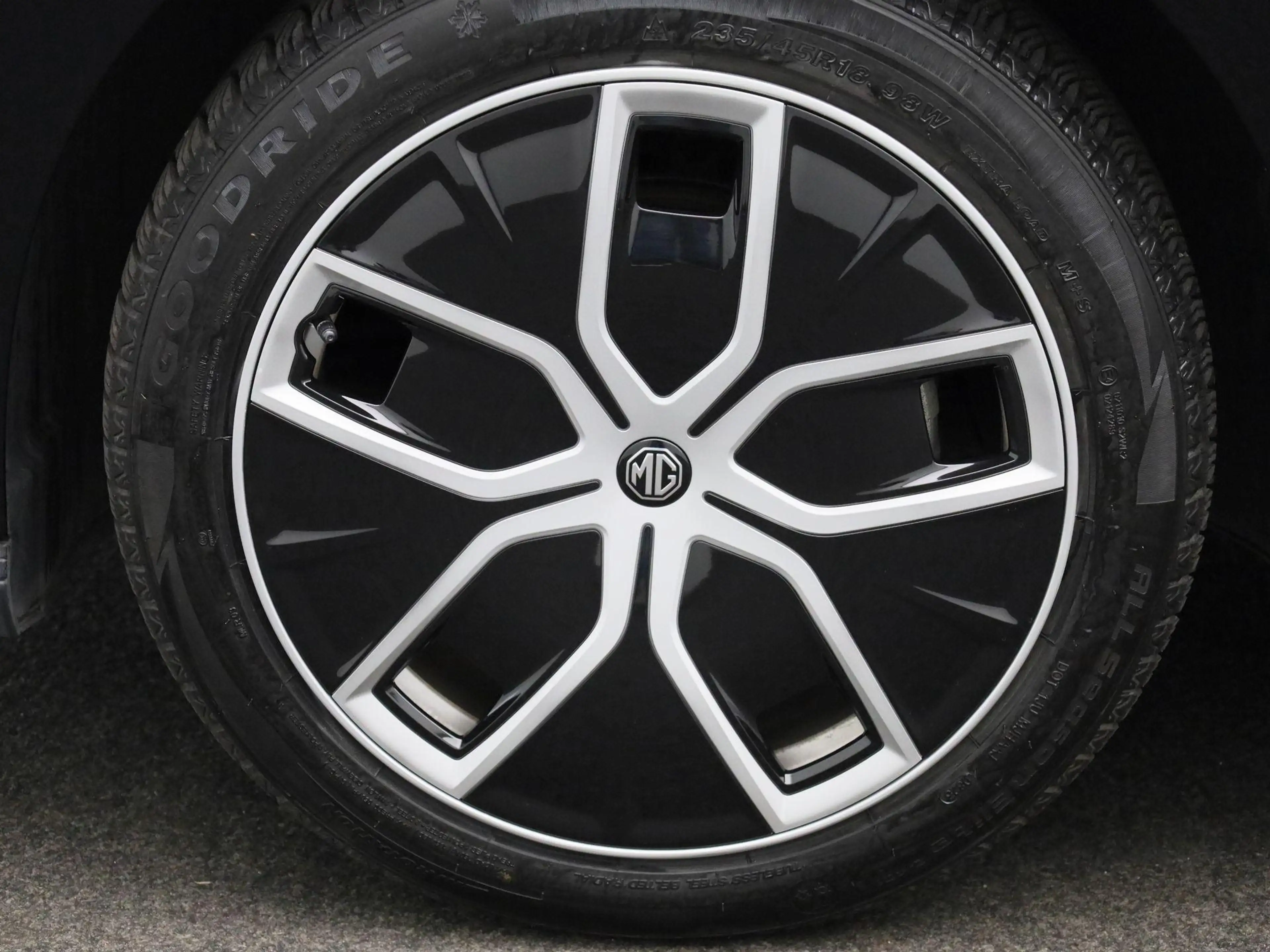 MG MG4 Long Range Luxury 64 kWh | Navi | Led Koplampen | — photo 14