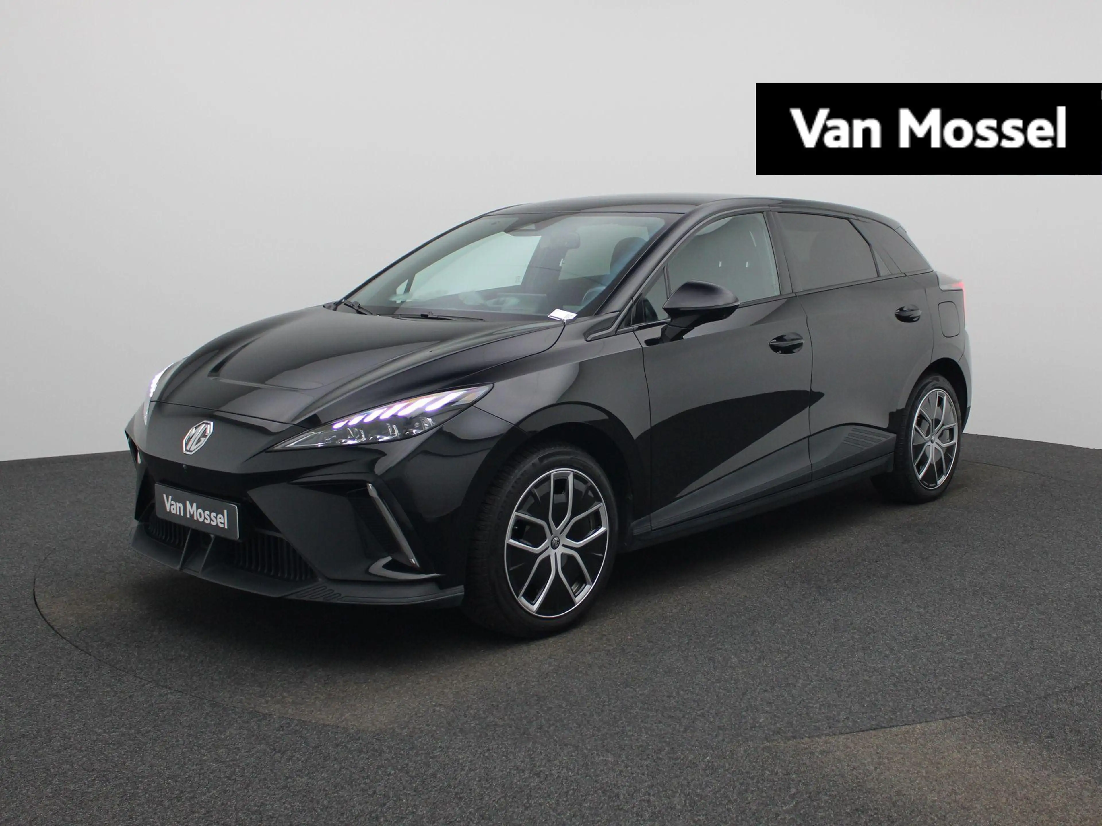 MG MG4 Long Range Luxury 64 kWh | Navi | Led Koplampen |