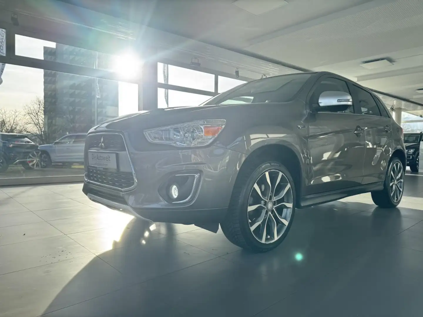 Mitsubishi ASX Intense 2WD SPORT 1.6 NAVI SHZG XENON R-KAM Braun - 2