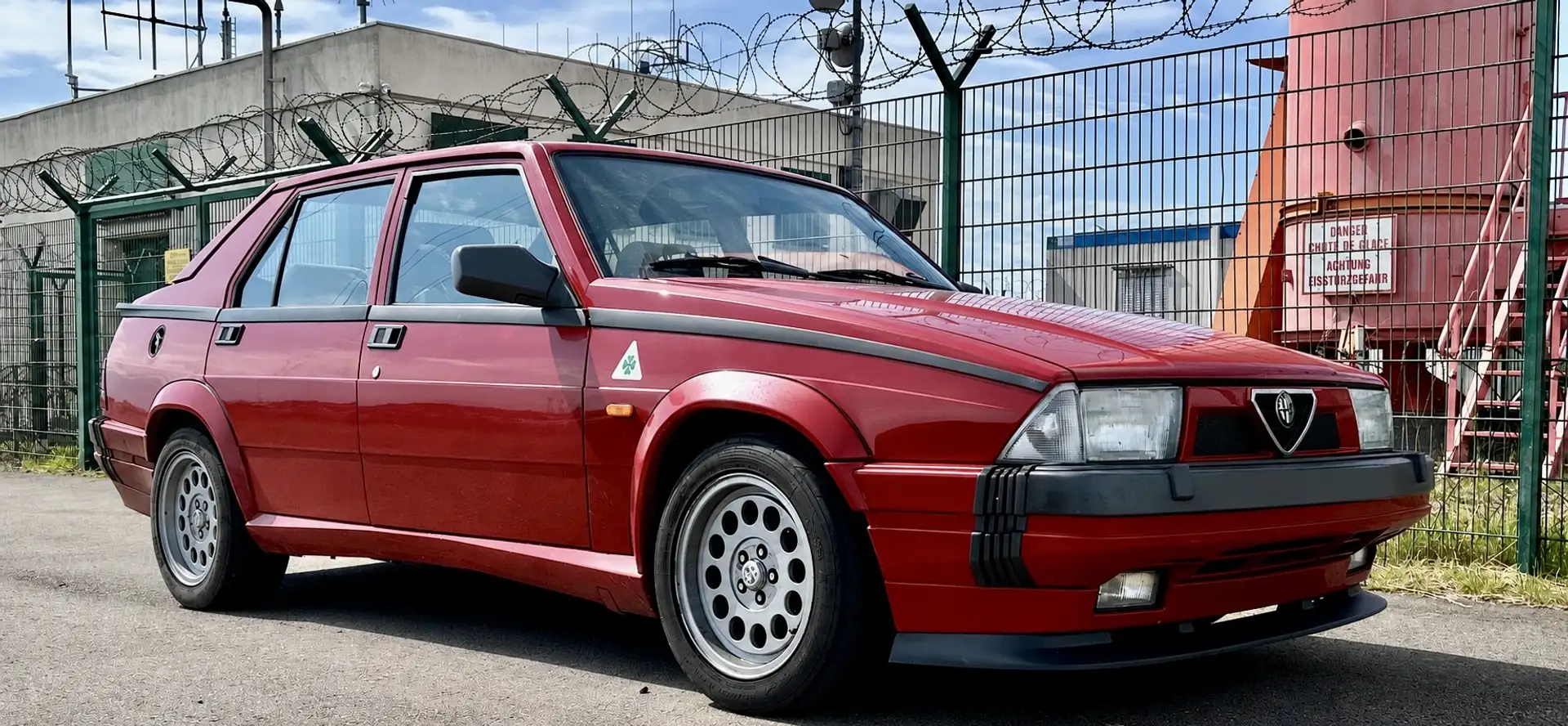 Alfa Romeo 75 3.0 V6 QV - 1