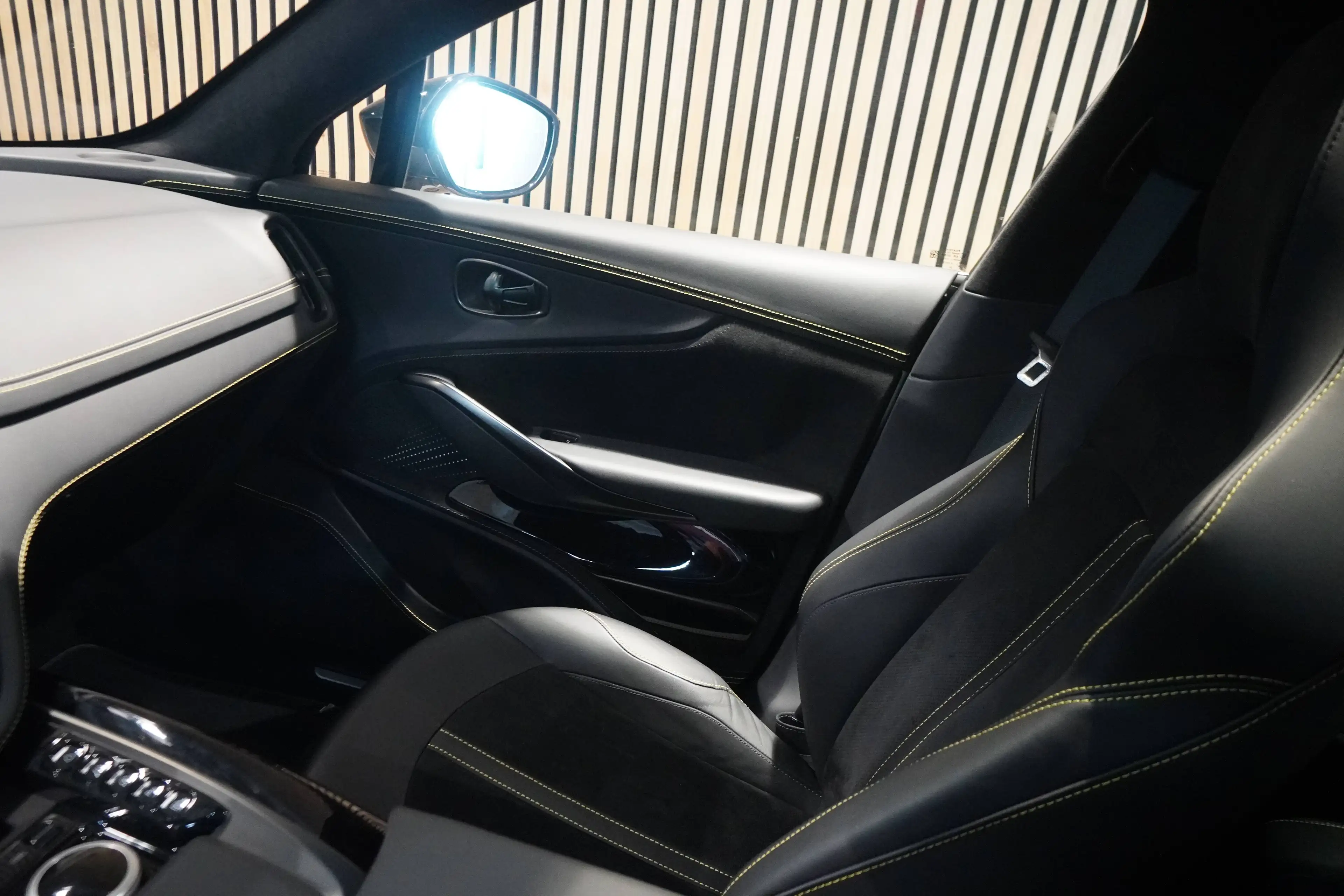 Aston Martin DBX DBX 4.0 V8*AHK*BRD Fzg*22"SPort*SportAbgas* — photo 11