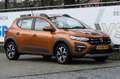 Dacia Sandero Stepway TCe 100 Comfort Oranje - thumbnail 1