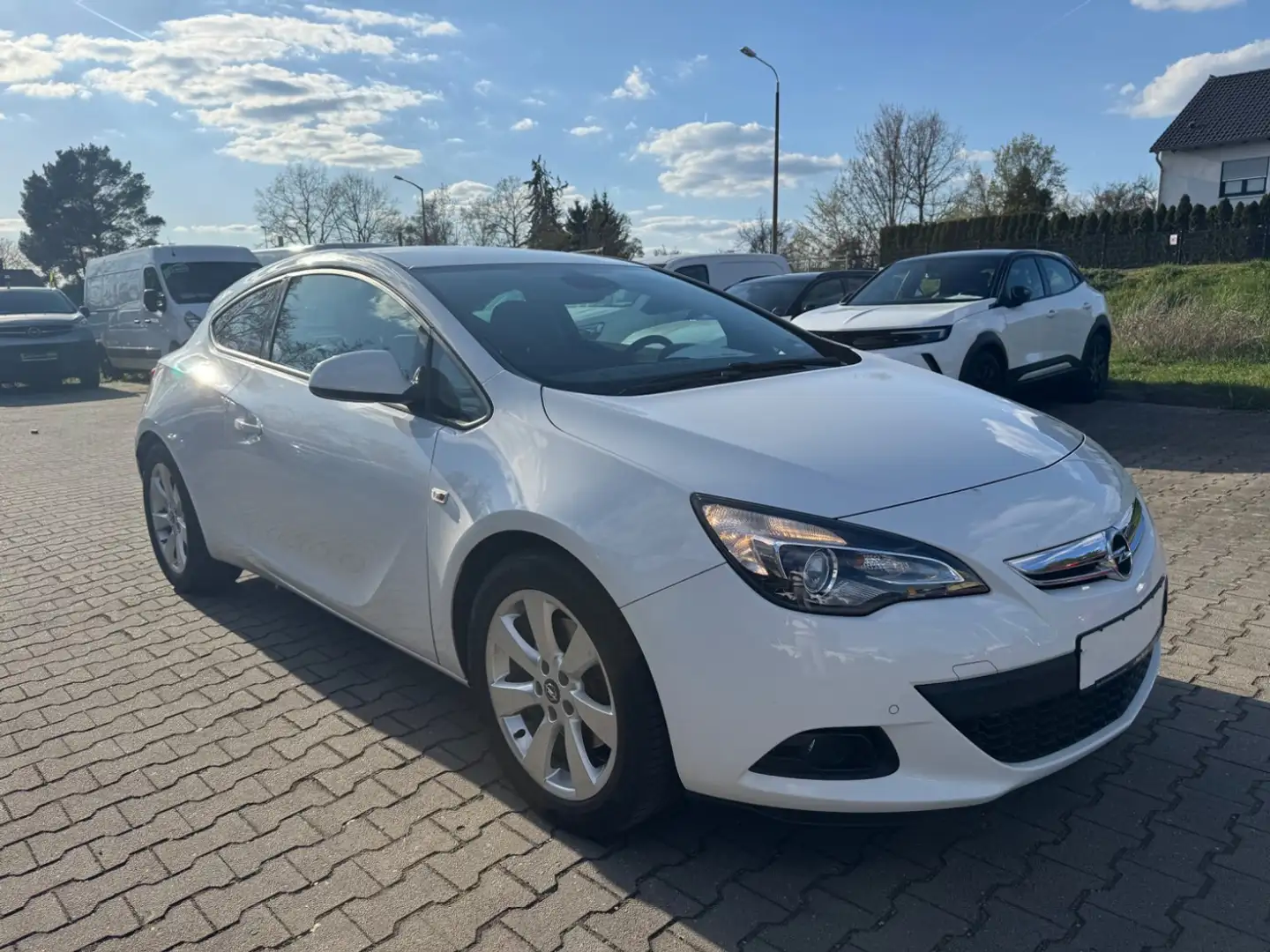 Opel Astra J GTC 1.4 Turbo **FLA PDC 8-fach Alu** Weiß - 2