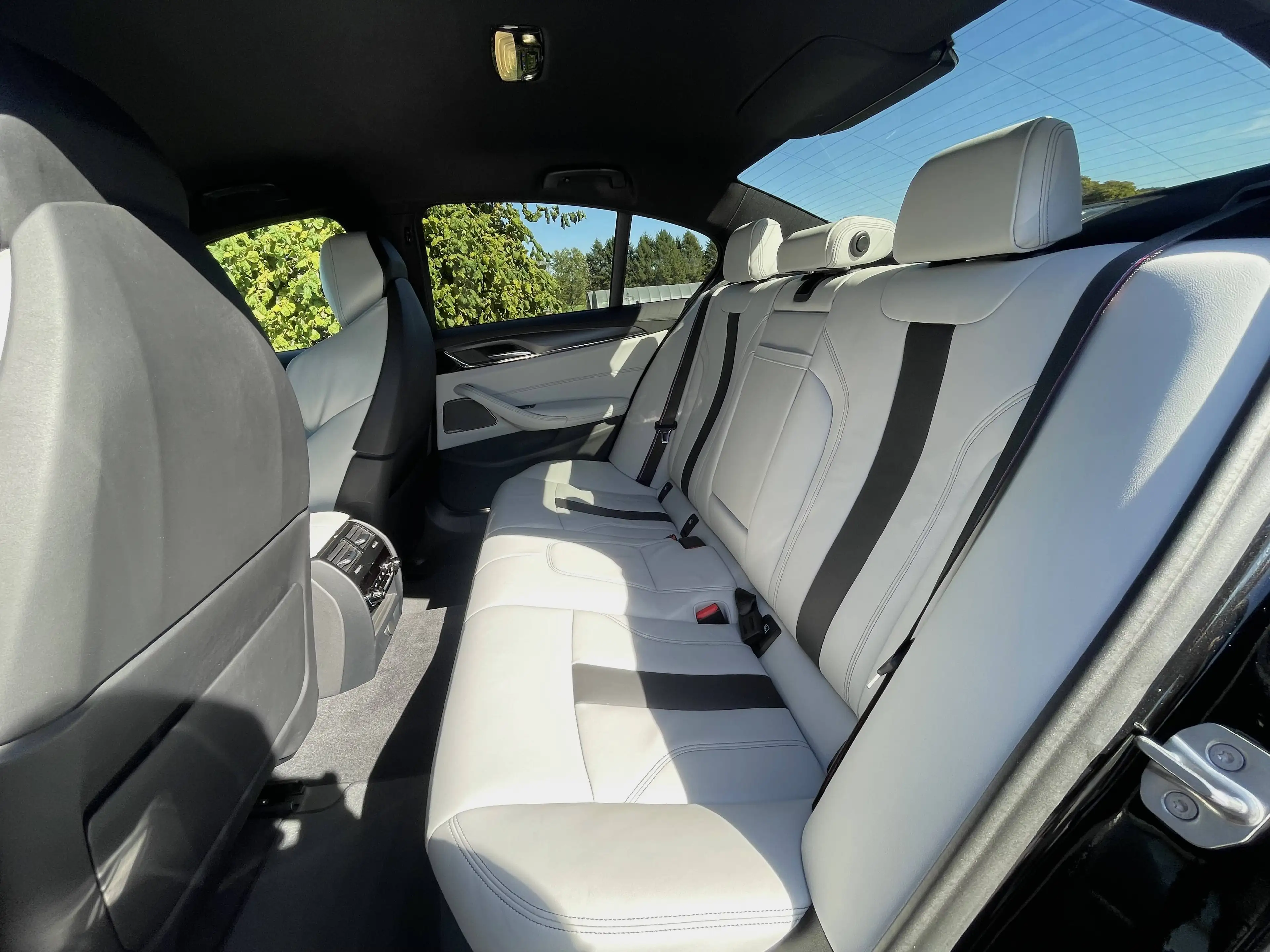BMW M5 Limousine M Drivers Package AHK ACC Massage LED — photo 10
